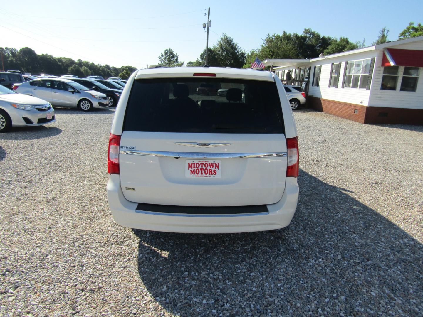 2011 White /Gray Chrysler Town & Country Touring (2A4RR5DG0BR) with an 3.6L V6 DOHC 24V engine, Automatic transmission, located at 15016 S Hwy 231, Midland City, AL, 36350, (334) 983-3001, 31.306210, -85.495277 - Photo#6